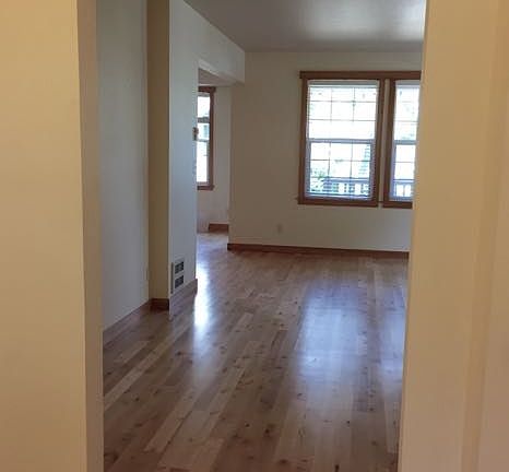 3rd image of 758 NE Day Lily Ln
