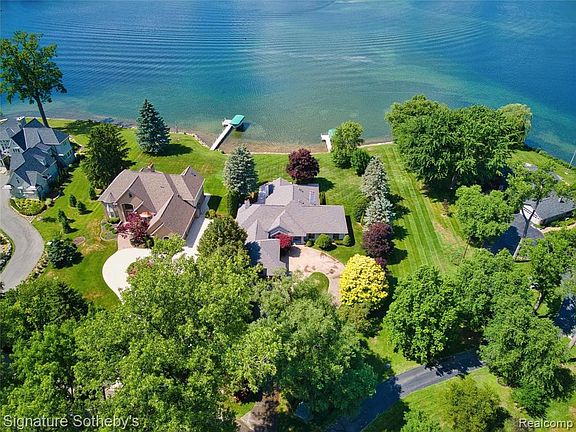 2020 Lake Angelus Shrs, Lake Angelus, MI 48326 | MLS #20240023907 | Zillow