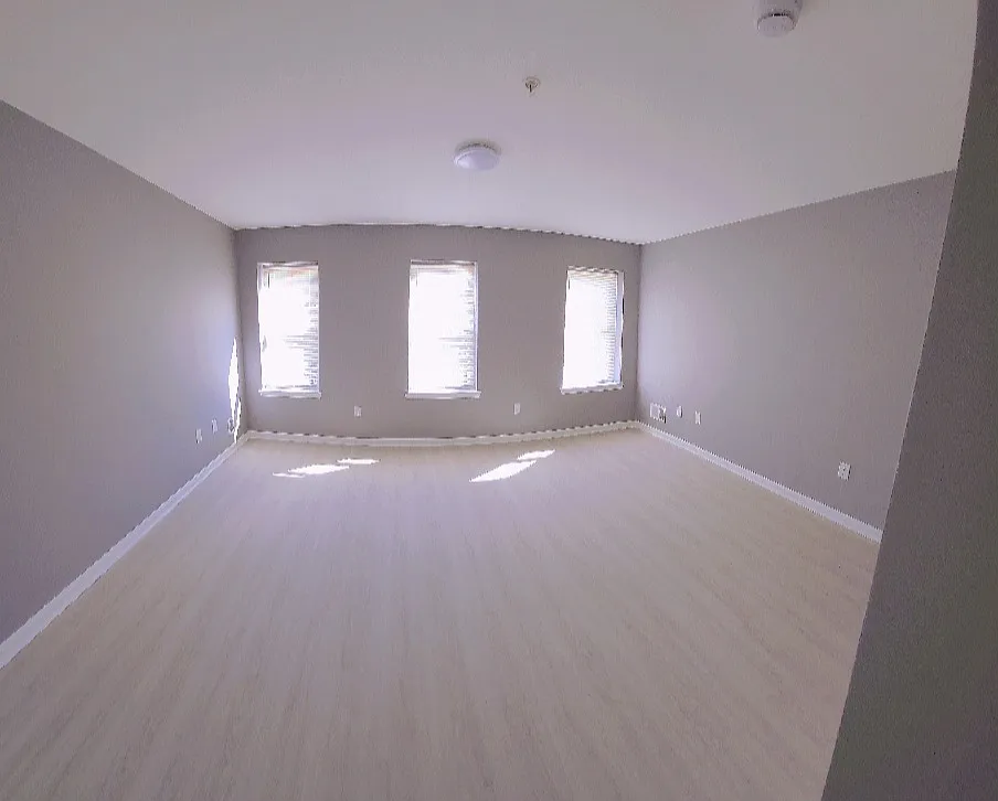 3 bed, 1600 sqft, $2,400 — Photo 3
