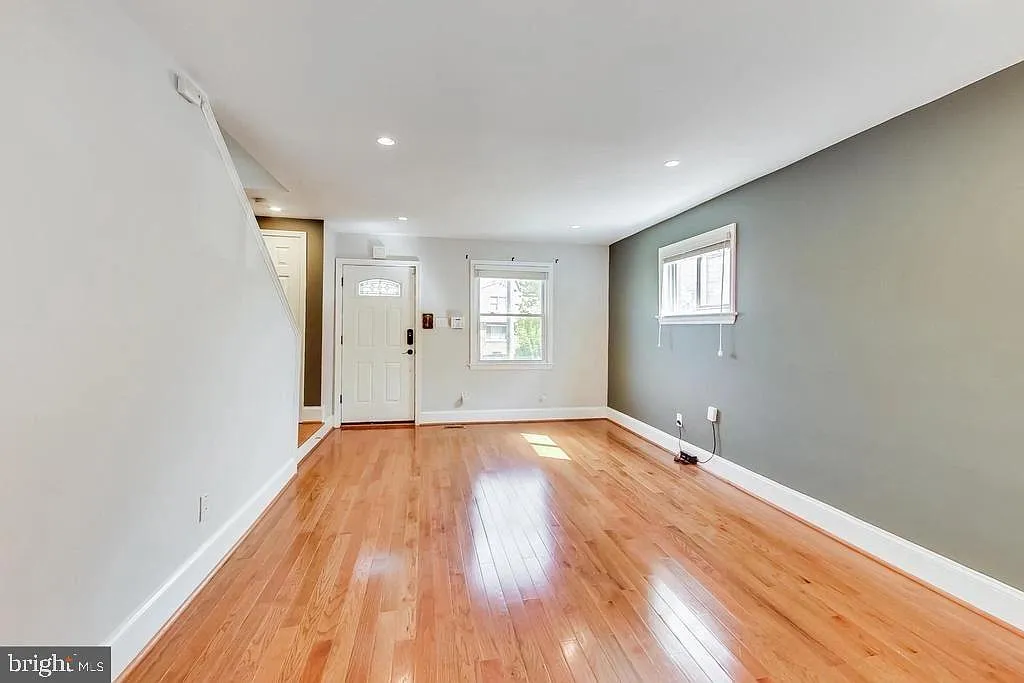 3 bed, 3.0 bath, 1434 sqft, $2,950 — Photo 4