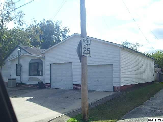 2nd image of 823 Alexander St