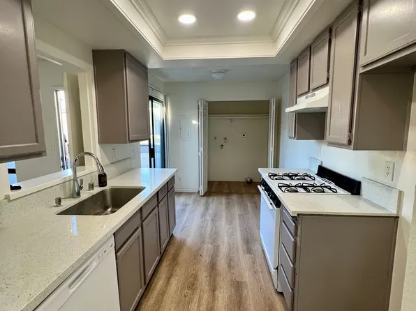 Beautifully upgraded 2-bedroom apartment on the 2nd floor, 7921 Moonshadow Cir APT 4, Huntington Beach, CA 92647