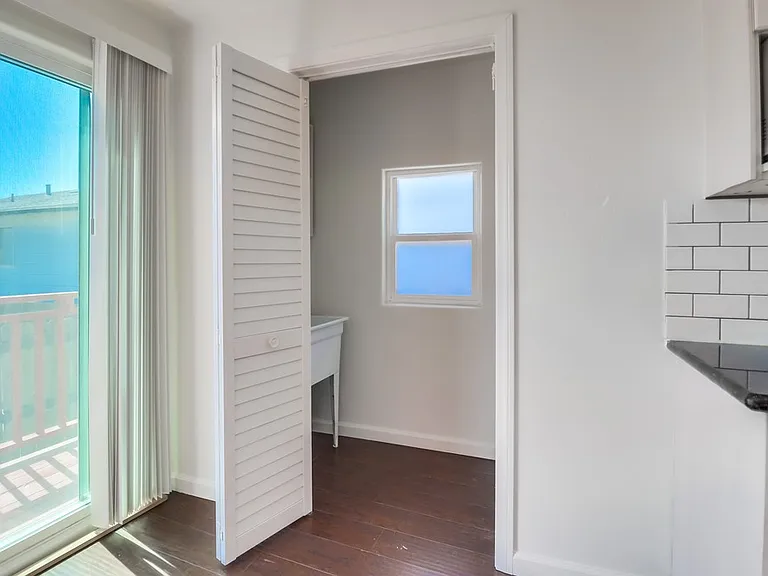 843 Georgia St — Photo 25
