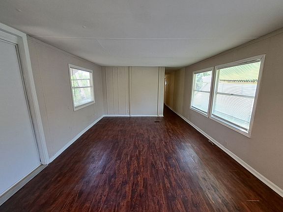 3rd image of 2821 Hillcrest Ave #12