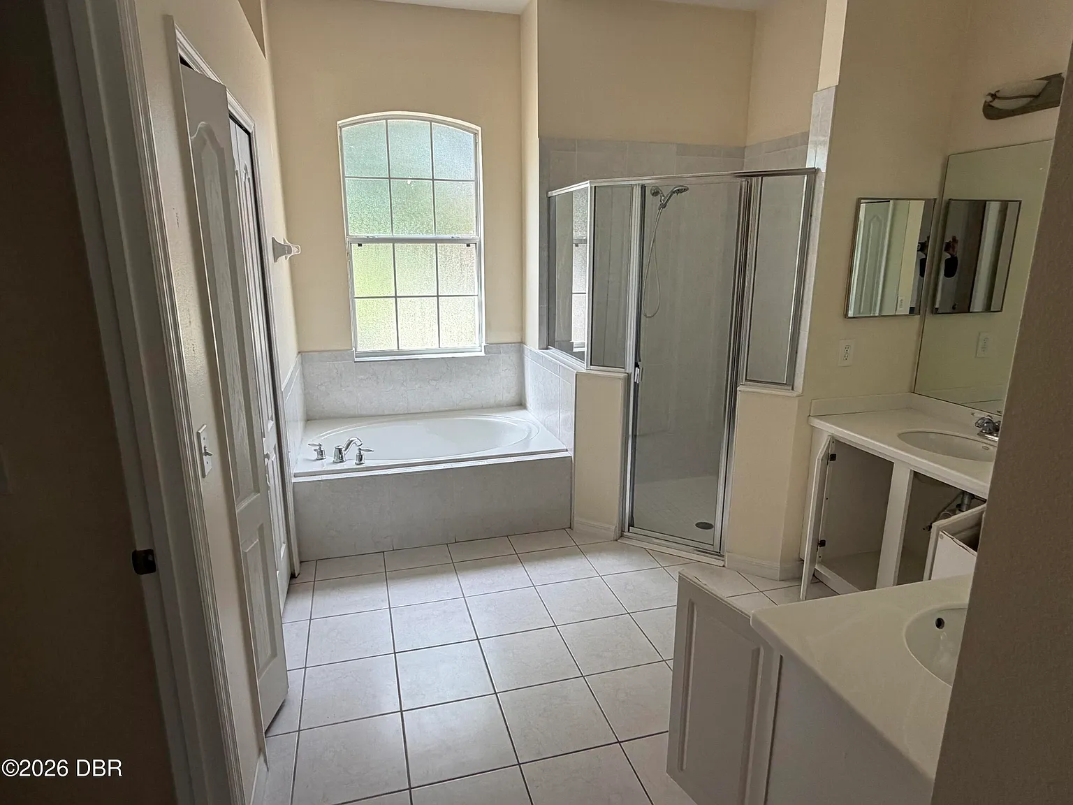 4 bed, 2.0 bath, 2233 sqft, $2,300 — Photo 4