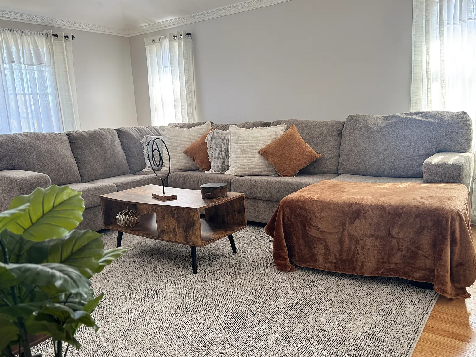 2 bed, 1200 sqft, $2,000 — Photo 2
