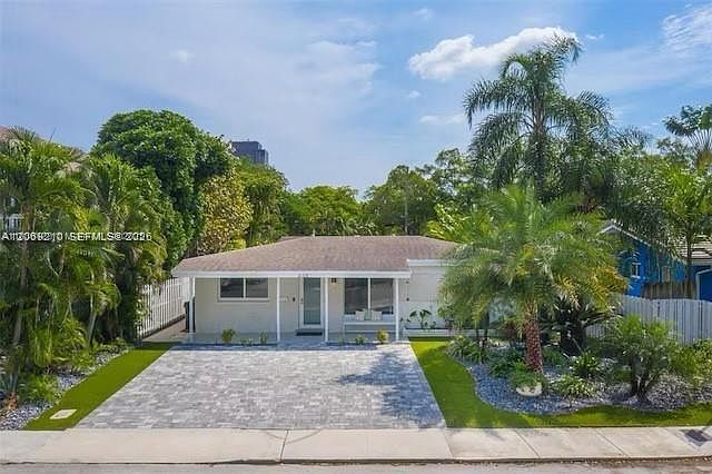 1st image of 638 SW 5th Ave