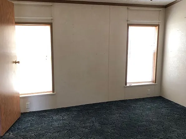 332 Jackson Ave, Sistersville, WV 26175