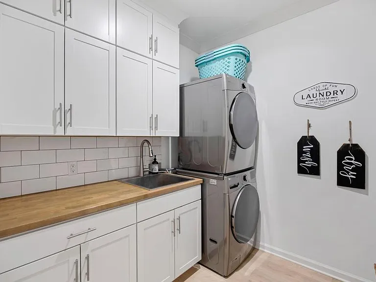 221 Marquesa Cir — Photo 37