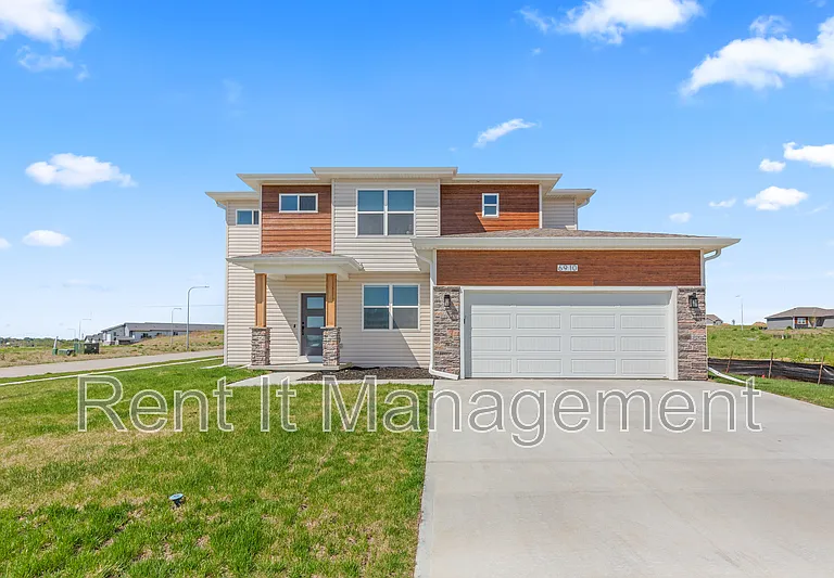 6910 Stony Point Dr — Photo 1