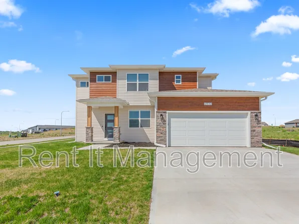 6910 Stony Point Dr, Papillion, NE 68133
