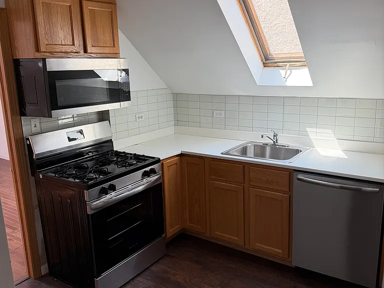 1620 W Beach Ave #A3 — Photo 4