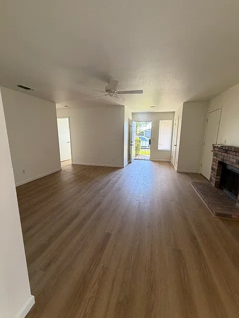 3 bed, 1137 sqft, $2,095 — Photo 3