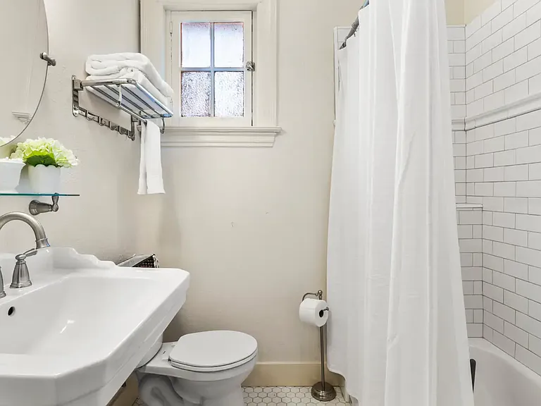 2480 Van Buren Ave #4 — Photo 31
