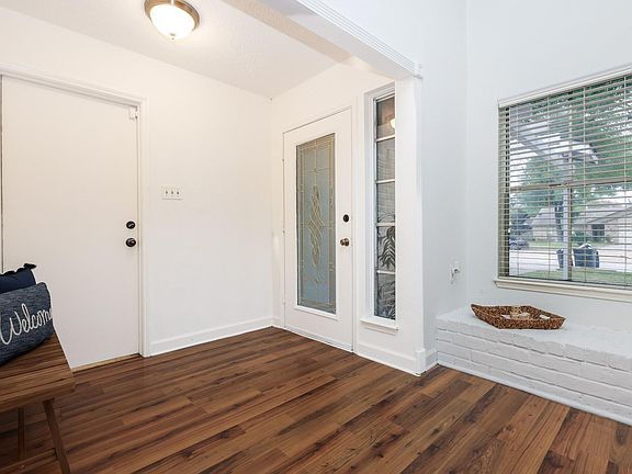 4th image of 7211 Foxside Ln