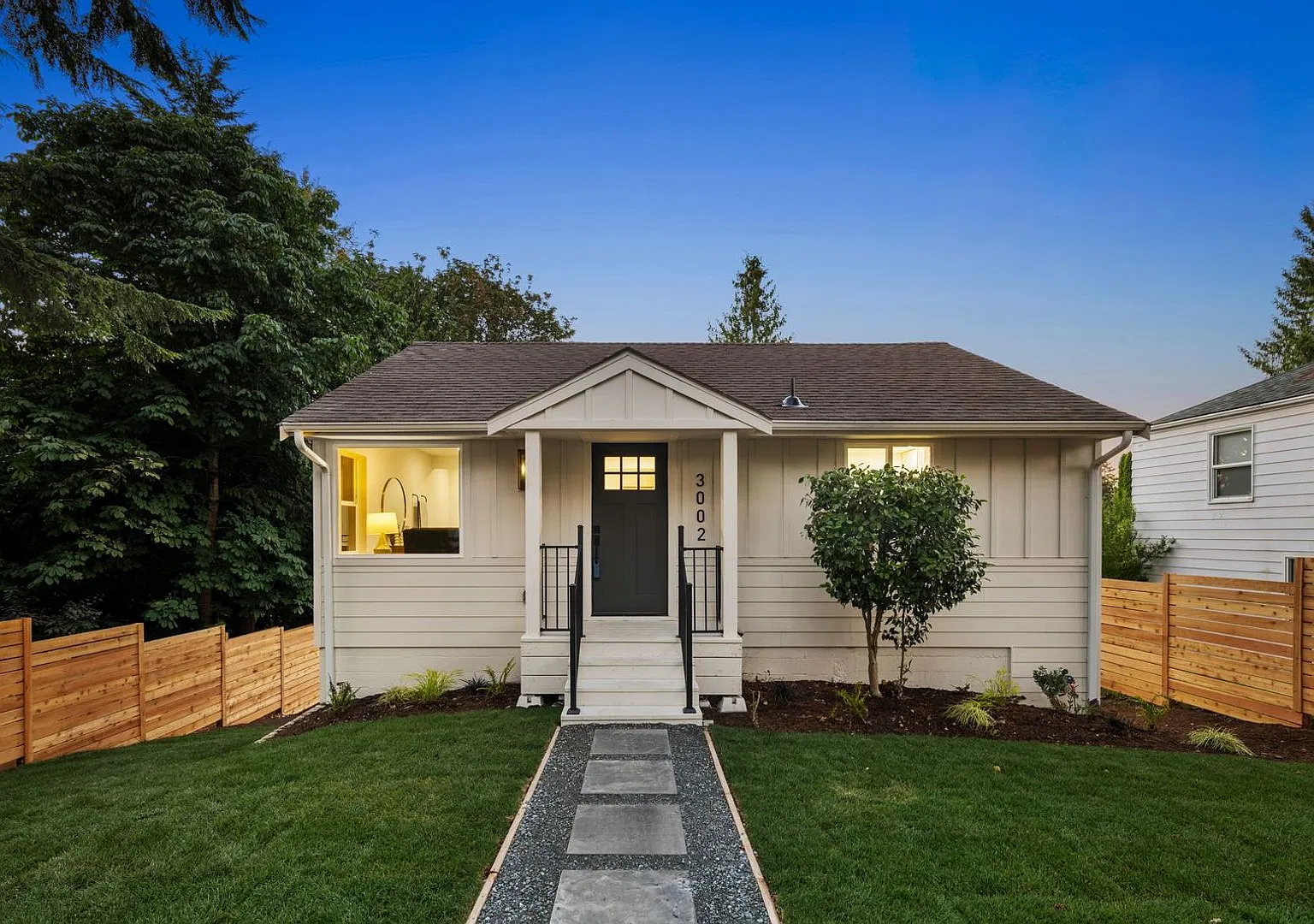 Beautifully Renovated 4-Bedroom Home in Desirable Maple Leaf! — Photo 1