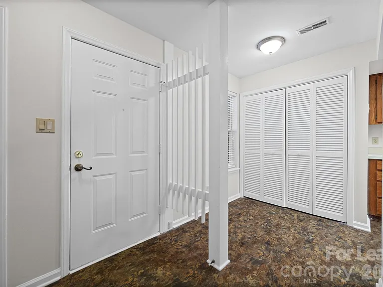 2920 Iron Gate Ln — Photo 3