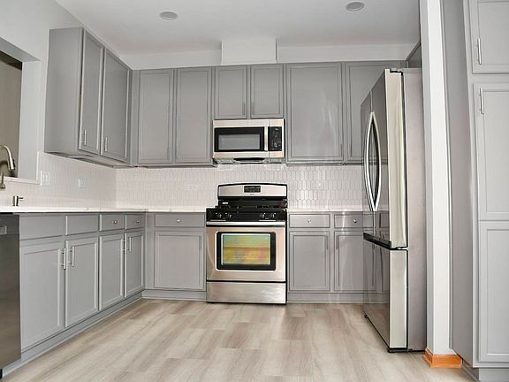4th image of 3467 Ravinia Cir