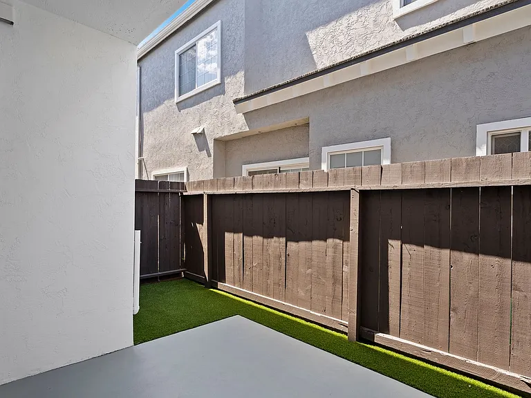 E Avenue - Coronado — Photo 30