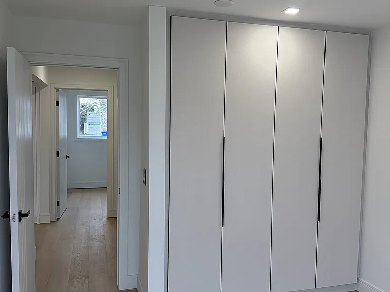 189 Lloyd Ave #MAIN FLOOR — Photo 10