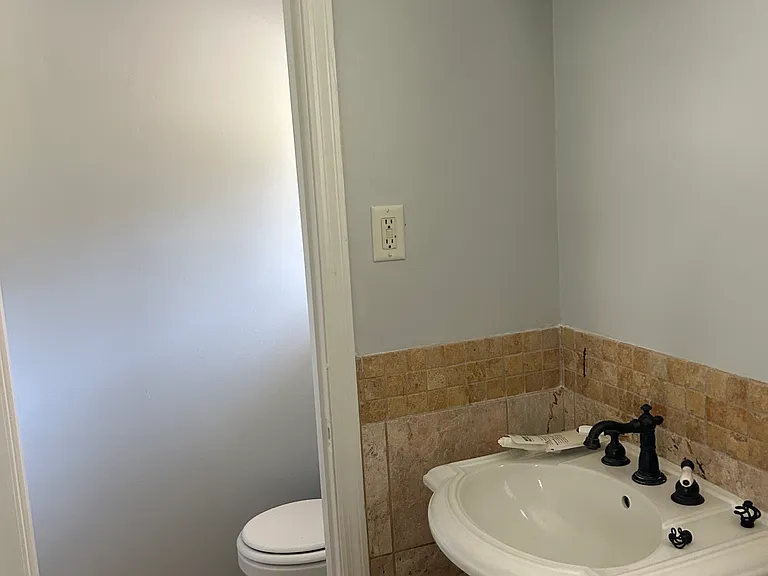 2757 Kingston Ter — Photo 8