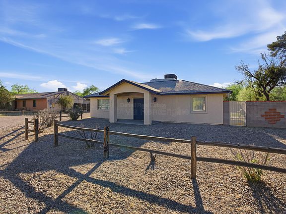 3rd image of 1901 N Rosemont Blvd