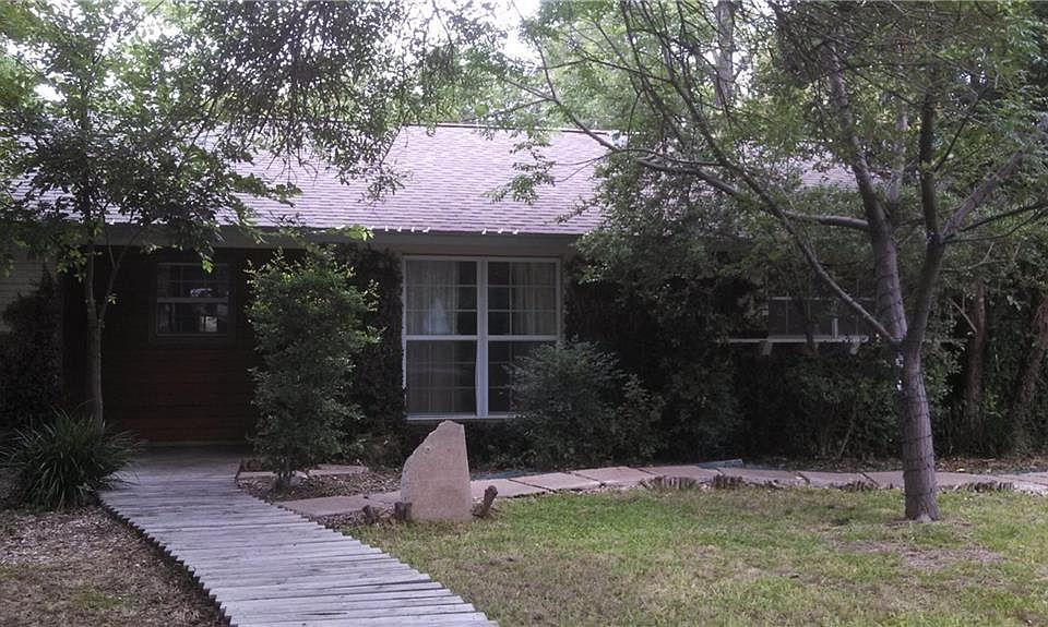 1st image of 8311 Weyburn Dr