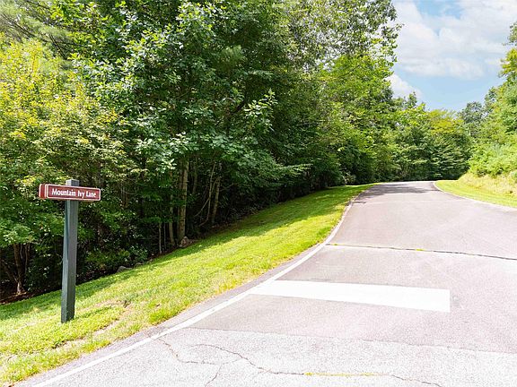 5th image of 809 Mountain Ivy Lane 354 Park #352-353-355