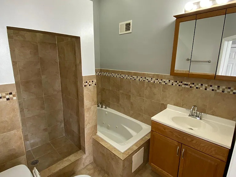 1827 W Fayette St — Photo 10