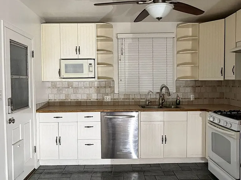 1243 Electric St — Photo 13