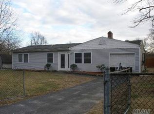 38 Frank St, Brentwood, NY 11717