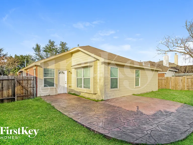 21554 Kings Bend Dr — Photo 17