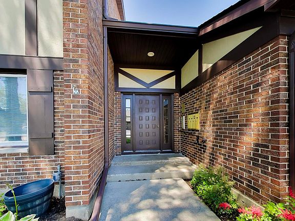 2nd image of 408 Sandhurst Cir APT A