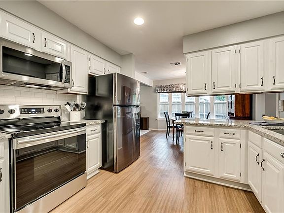 2nd image of 1468 Larchmont Dr
