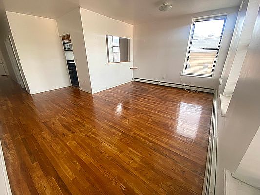 1st image of 301 Clifton Pl APT 3