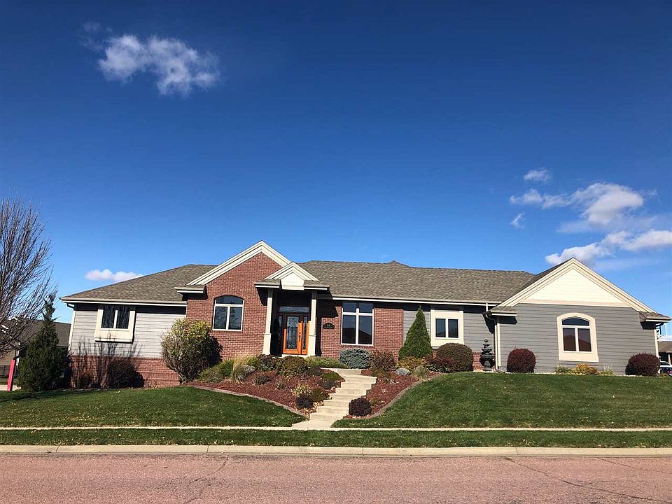 1st image of 610 Applewood Dr