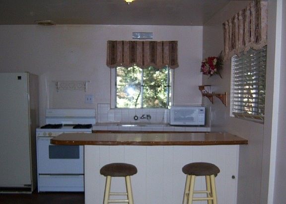 KITCHEN WITH GARDEN WINDOW