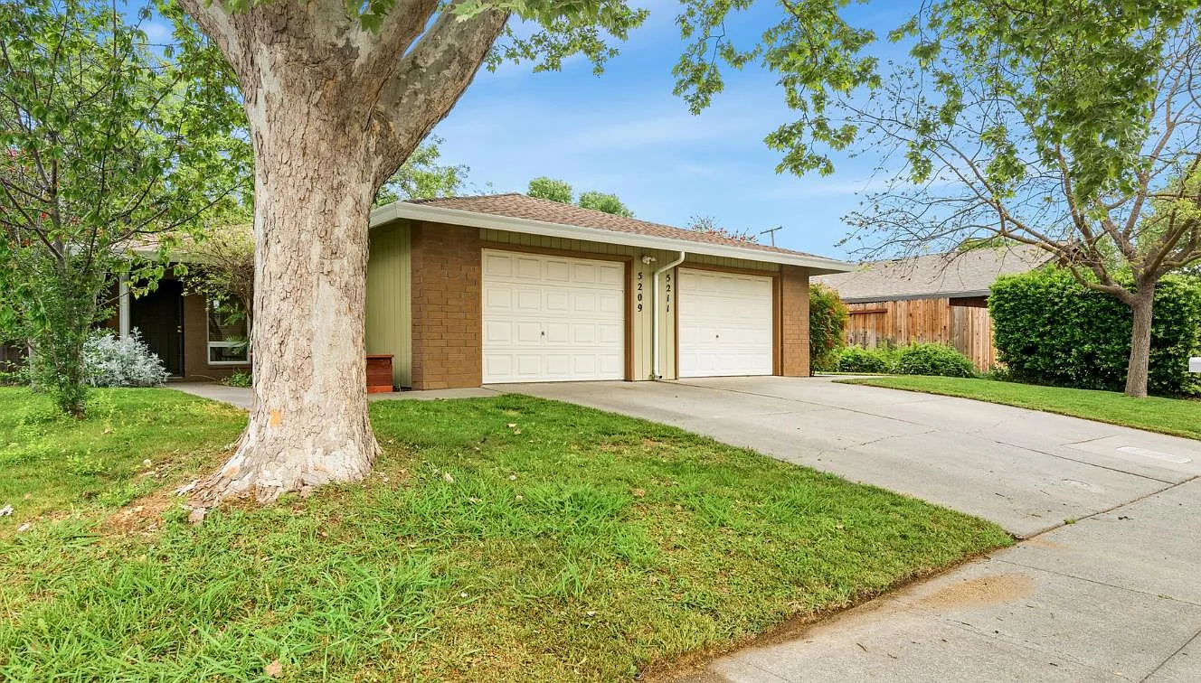 5211-5209 Glide Dr photo 1