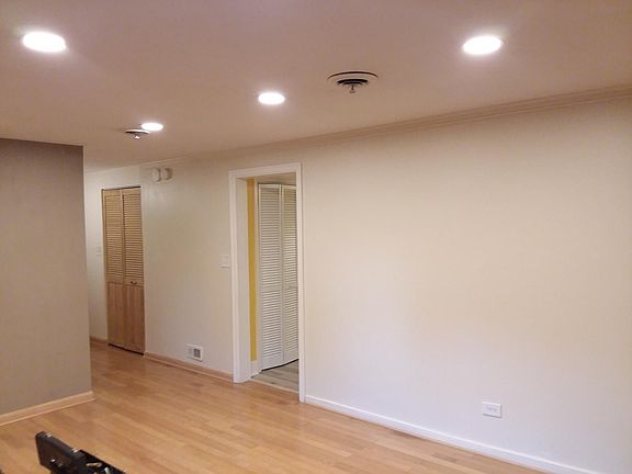 Living room with recessed lighting (with dimmers)