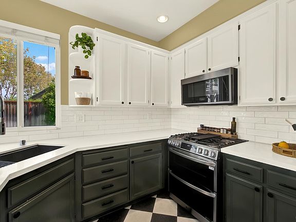 3rd image of 4920 Summer Grove Circle