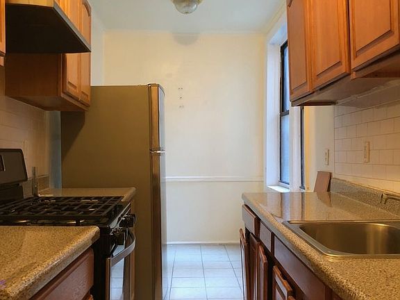 3rd image of 100 Linden Blvd APT 1D