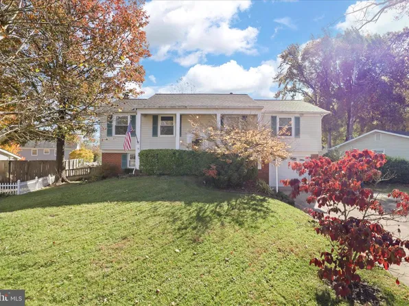 5405 Dunsmore Rd, Alexandria, VA 22315