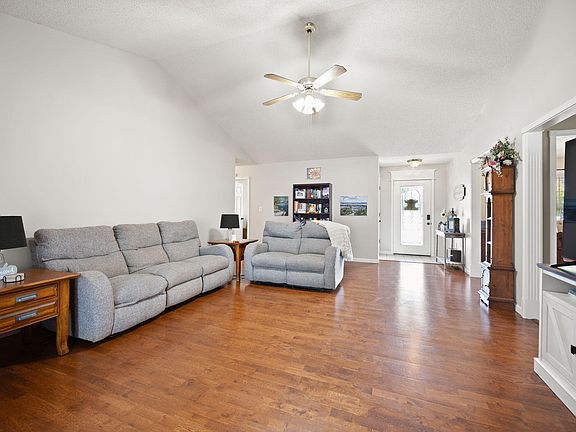 5th image of 117 Greenside Dr