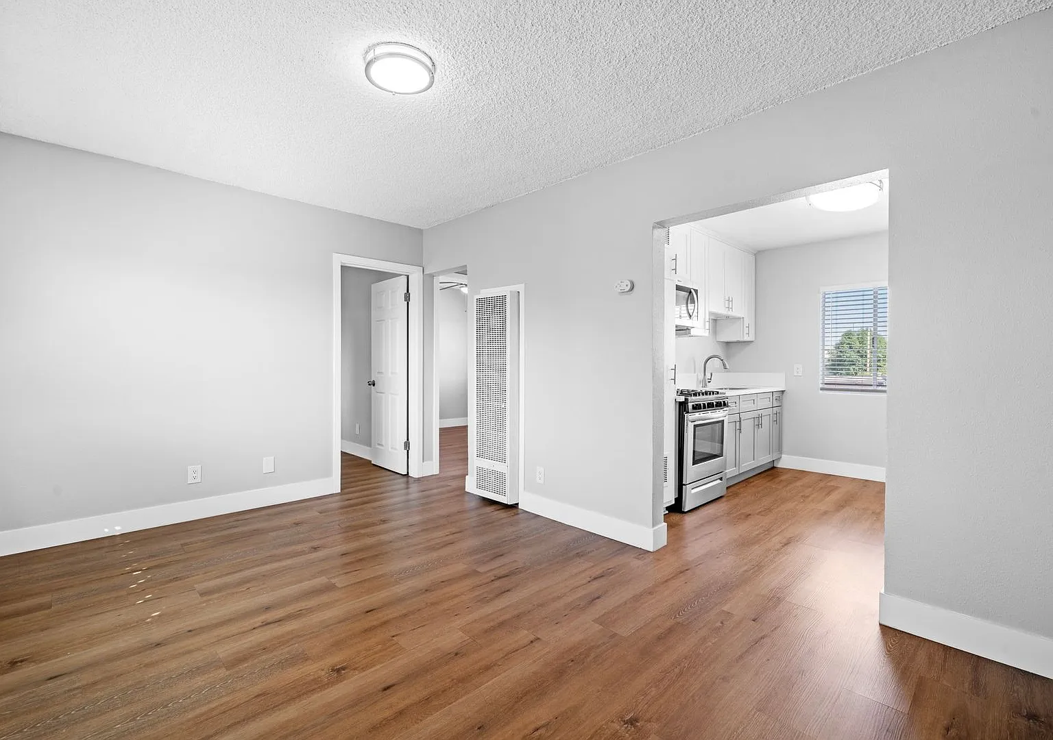 Colima Apartments — Photo 4