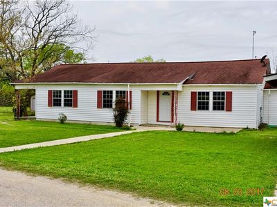 694 N State Highway 80, Nixon, TX, 78140