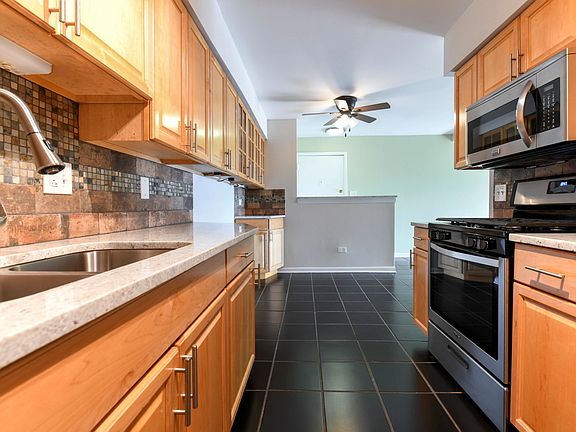 4th image of 1625 N Windsor Dr APT 302
