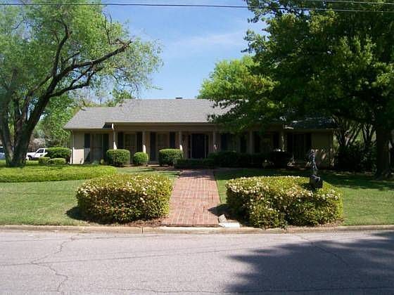 2nd image of 2335 Wentworth Dr