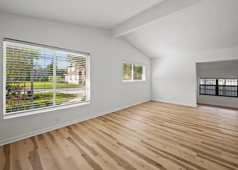 3353 Charles Ave — Photo 8
