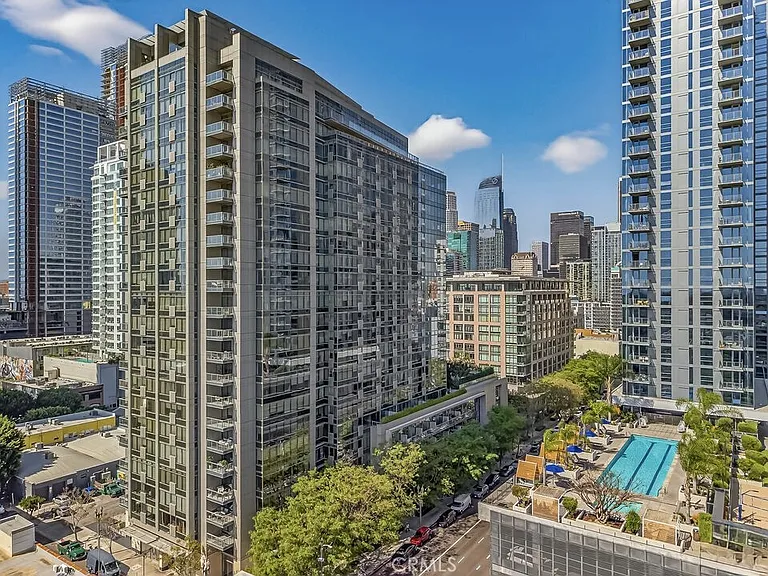 1155 S Grand Ave #1707 — Photo 2