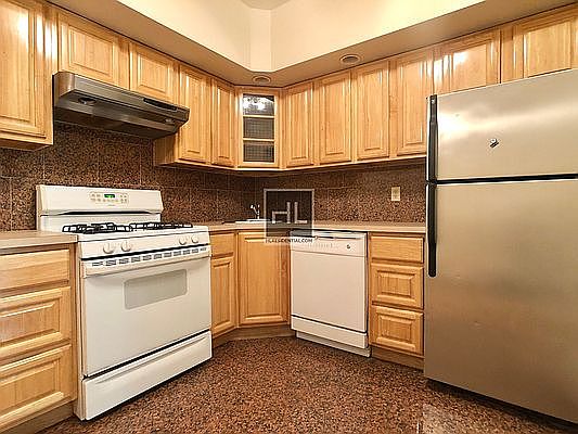3rd image of 332 19th St #1
